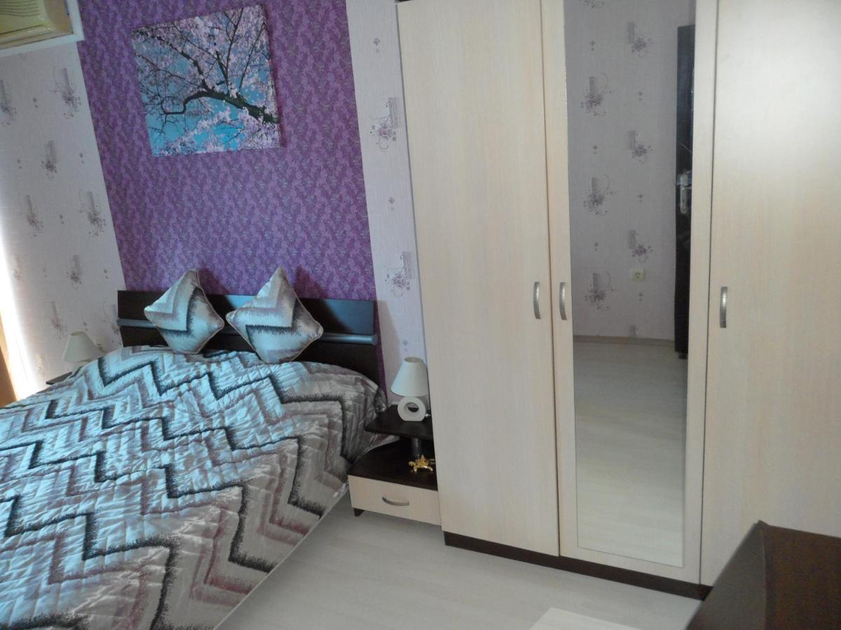 Sianie: Beachfront Apartment in Sunny Beach Center Room photo